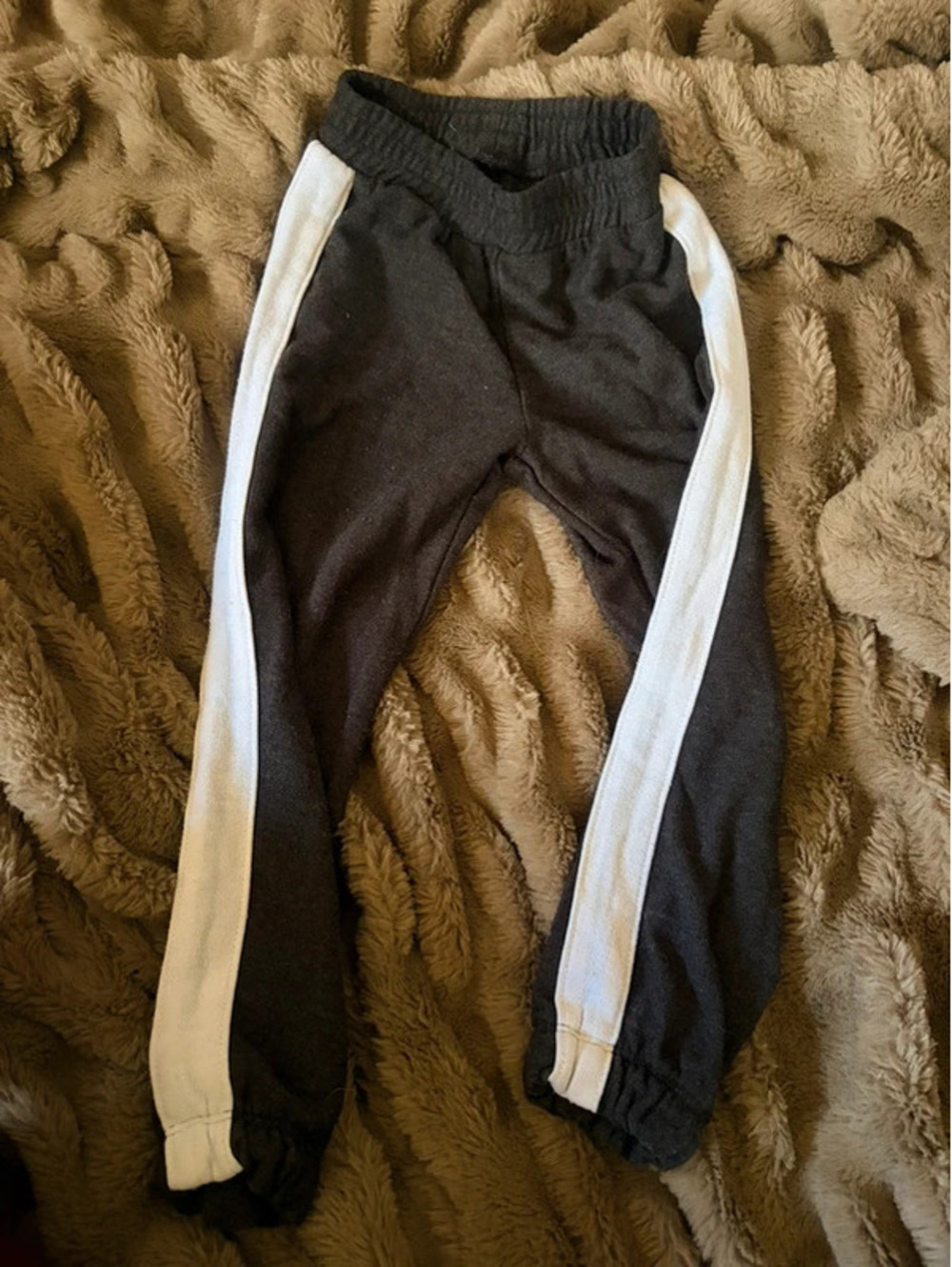 Chaser sweat pants gray with white stripe boy 4t